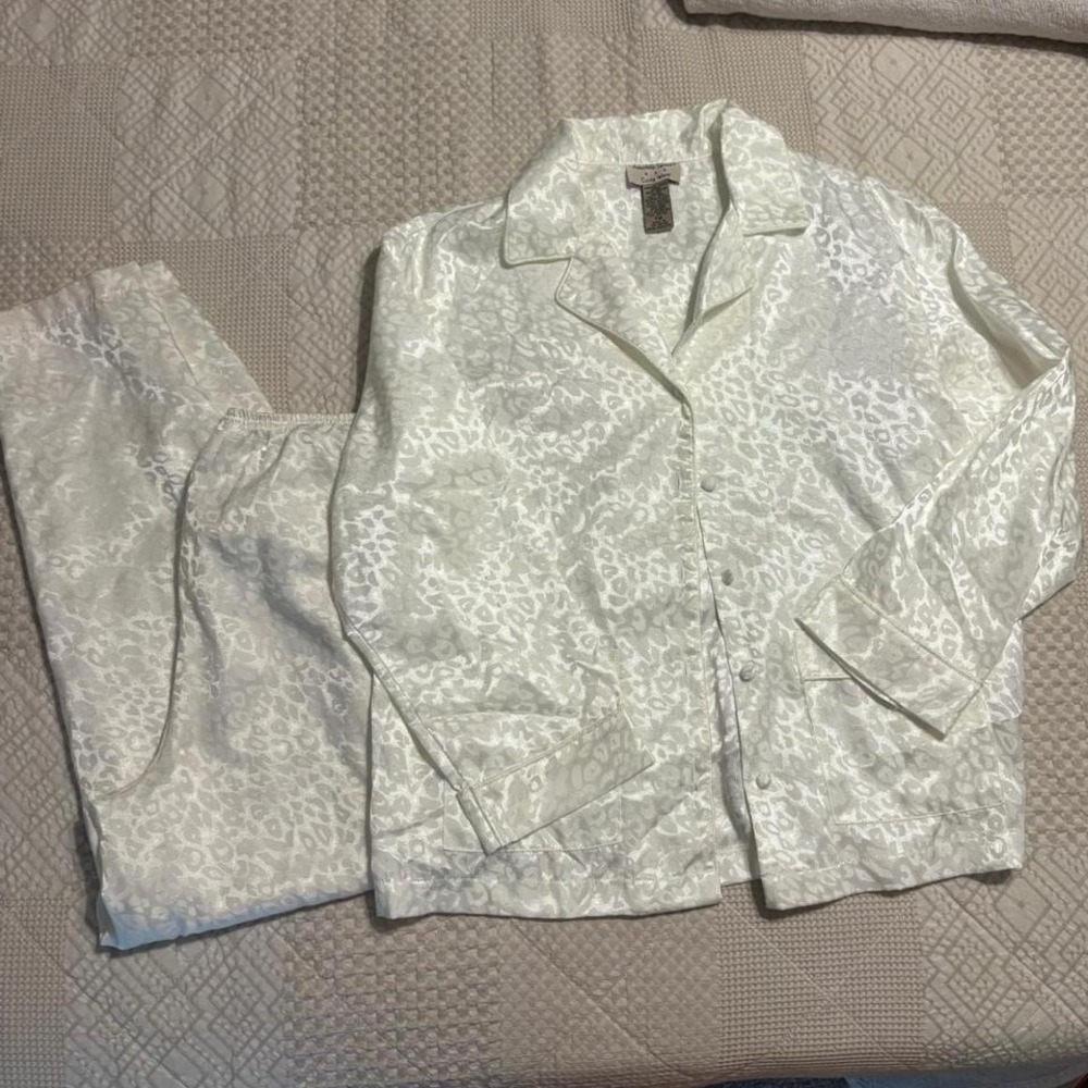 VTG white leopard print pajama set , PM